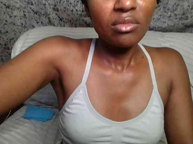 Brunnette-blonde webcam