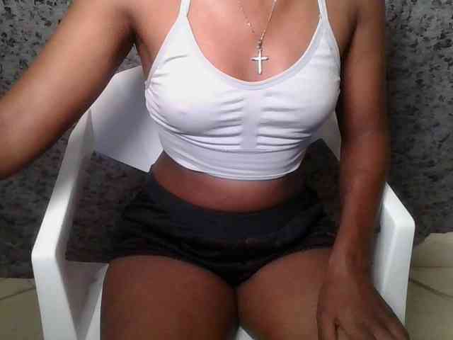 Brunnette-blonde webcam