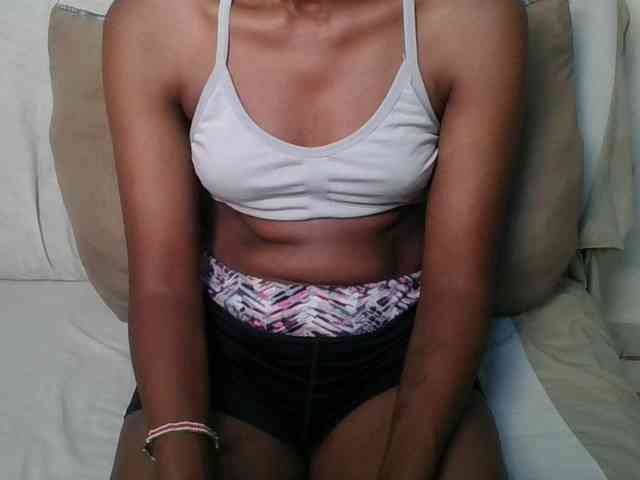 Brunnette-blonde webcam