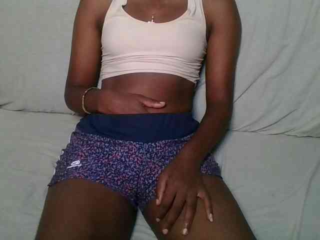 Brunnette-blonde webcam