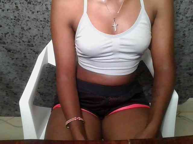 Brunnette-blonde webcam