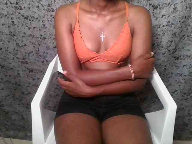 Brunnette-blonde Live Webcam on BongaCams