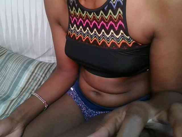 Brunnette-blonde webcam