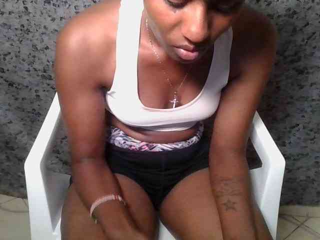 Brunnette-blonde Brunnette-blonde