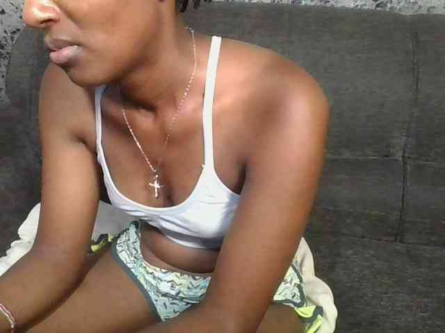 Brunnette-blonde webcam