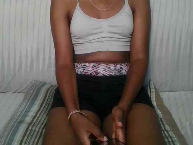 Brunnette-blonde webcam