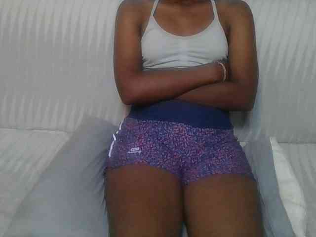 Brunnette-blonde webcam