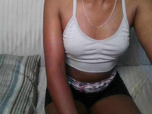 Brunnette-blonde webcam