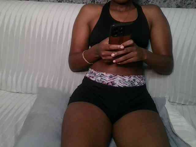 Brunnette-blonde webcam