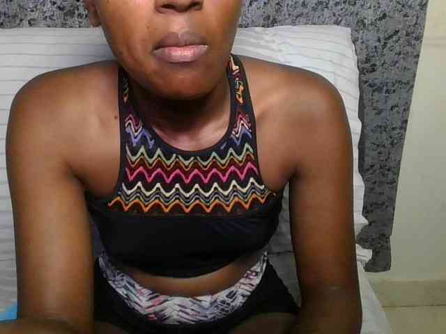 Brunnette-blonde webcam