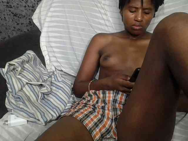 Brunnette-blonde webcam