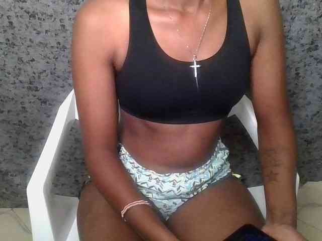 Brunnette-blonde webcam