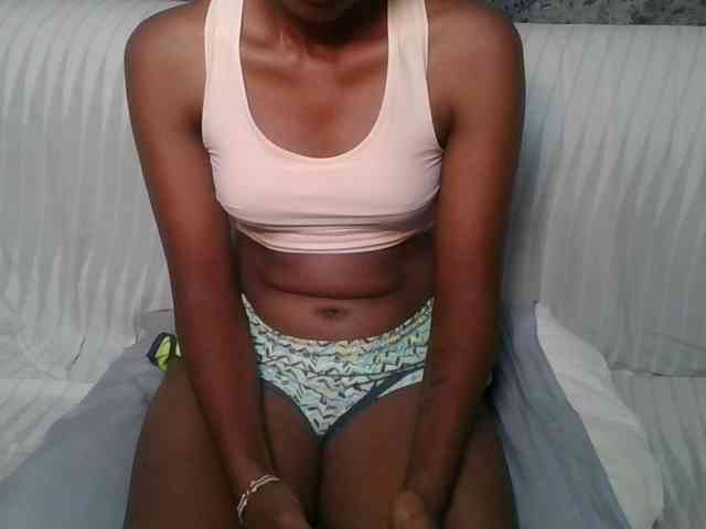 Brunnette-blonde webcam