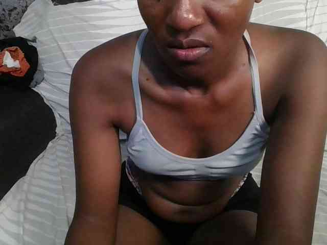 Brunnette-blonde webcam