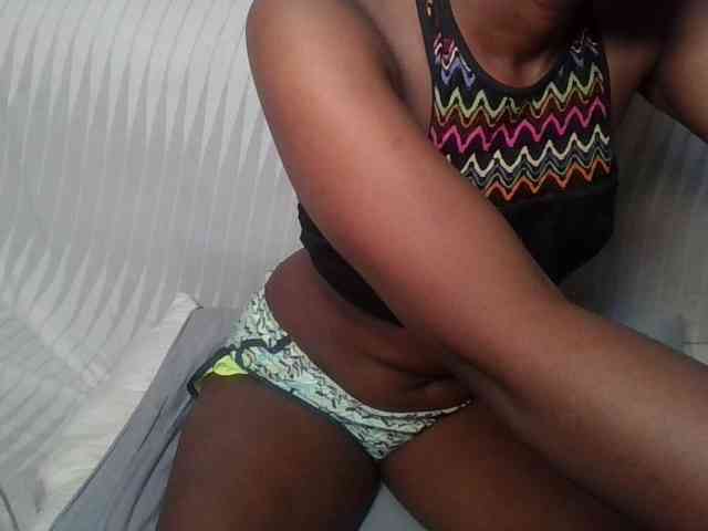 Brunnette-blonde webcam