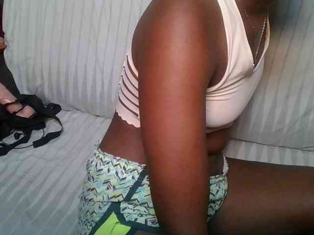 Brunnette-blonde webcam