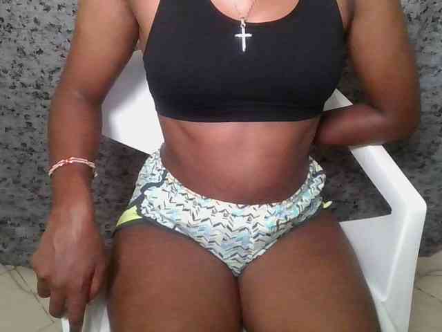 Brunnette-blonde webcam