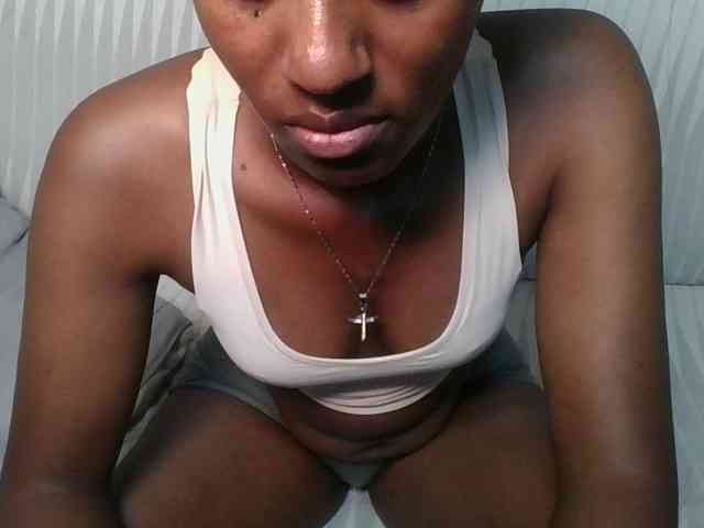 Brunnette-blonde webcam