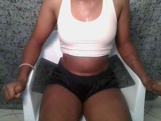 Brunnette-blonde webcam