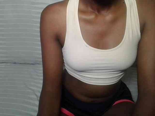 Brunnette-blonde webcam