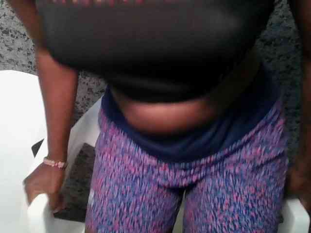 Brunnette-blonde webcam