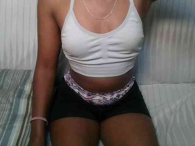 Brunnette-blonde webcam