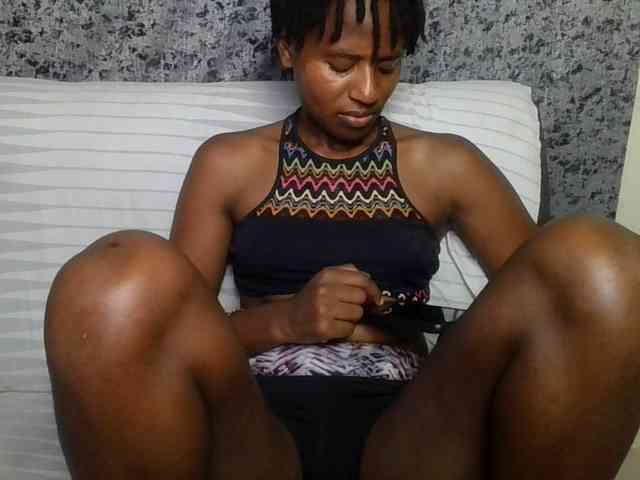 Brunnette-blonde Brunnette-blonde