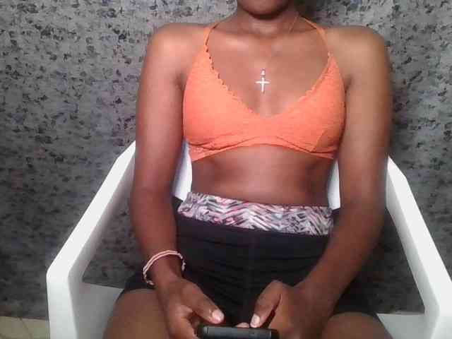 Brunnette-blonde webcam