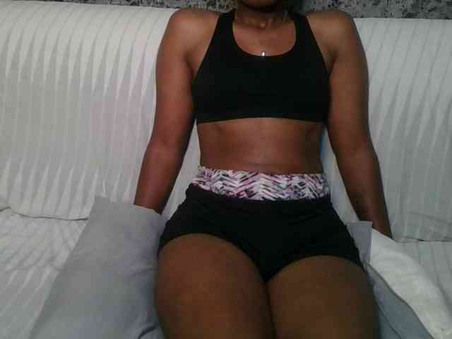 Brunnette-blonde webcam