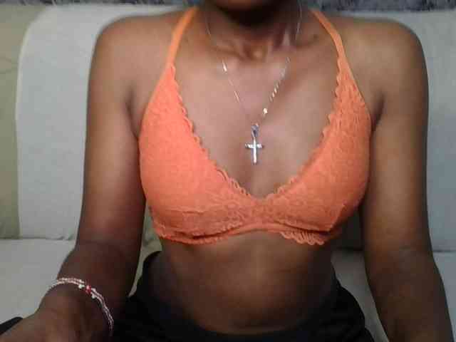 Brunnette-blonde webcam