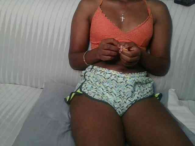 Brunnette-blonde webcam