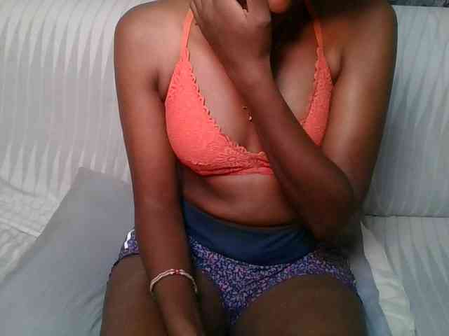 Brunnette-blonde webcam