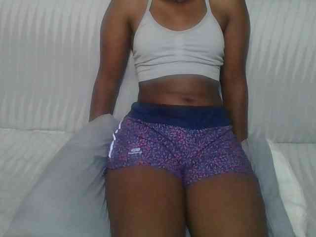 Brunnette-blonde webcam