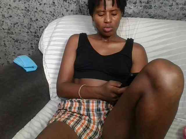 Brunnette-blonde webcam