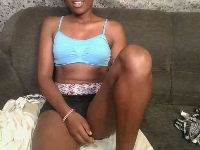 Brunnette-blonde webcam