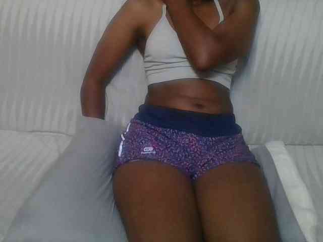 Brunnette-blonde webcam