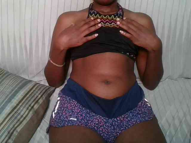 Brunnette-blonde webcam