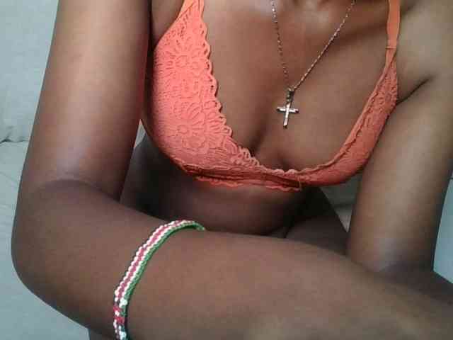 Brunnette-blonde webcam