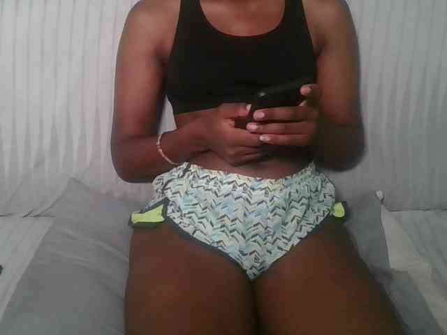 Brunnette-blonde webcam