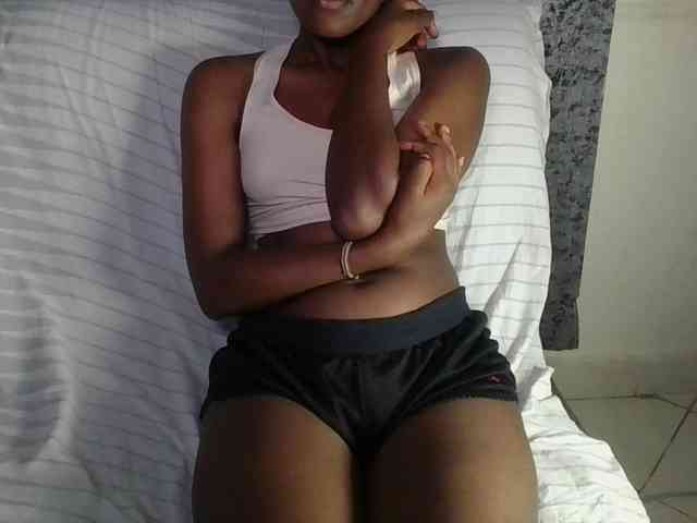 Brunnette-blonde webcam