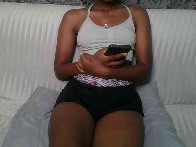 Brunnette-blonde webcam