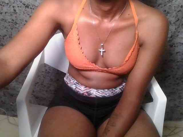 Brunnette-blonde webcam