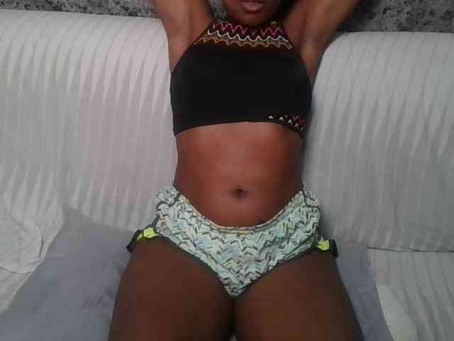 Brunnette-blonde webcam