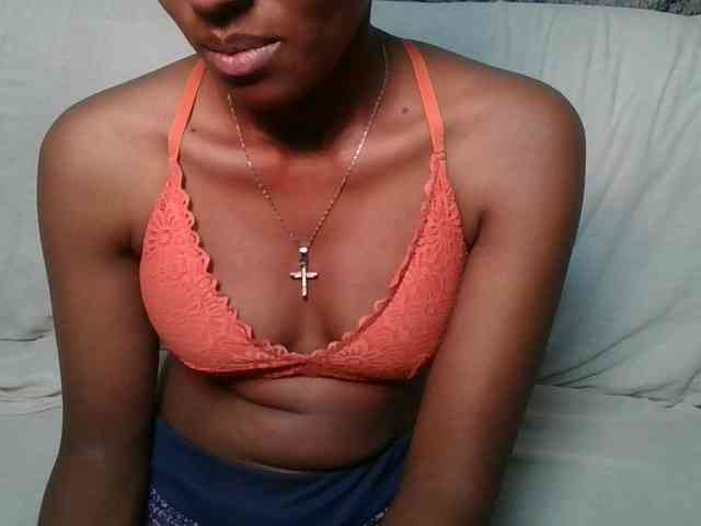 Brunnette-blonde webcam