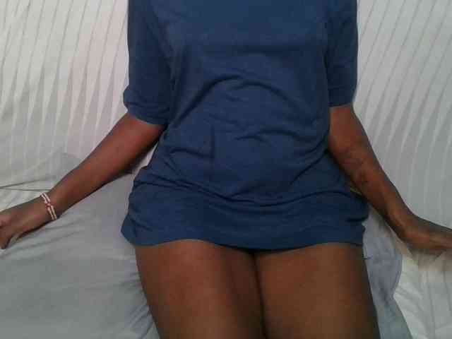 Brunnette-blonde webcam