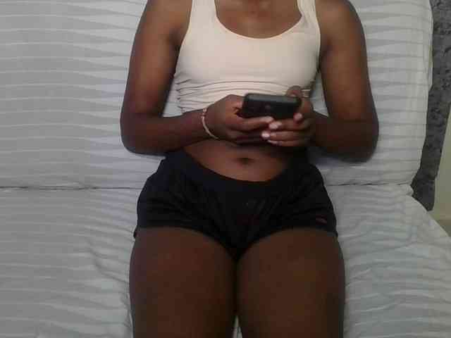 Brunnette-blonde webcam