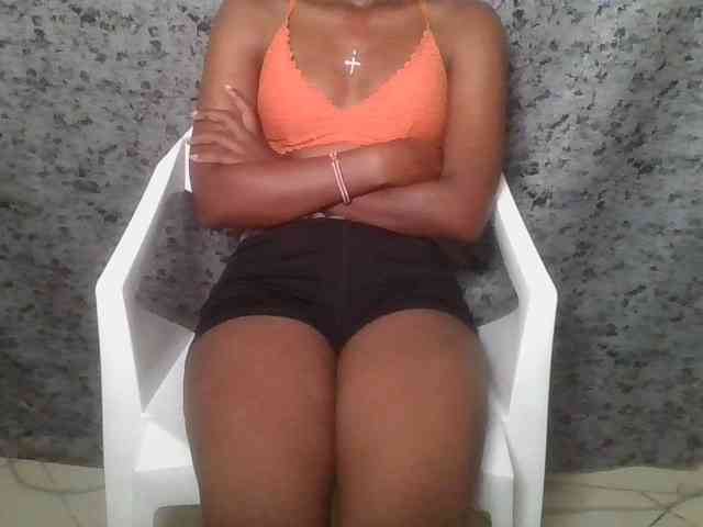 Brunnette-blonde webcam