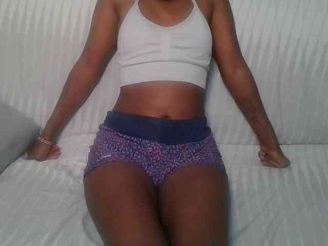 Brunnette-blonde webcam