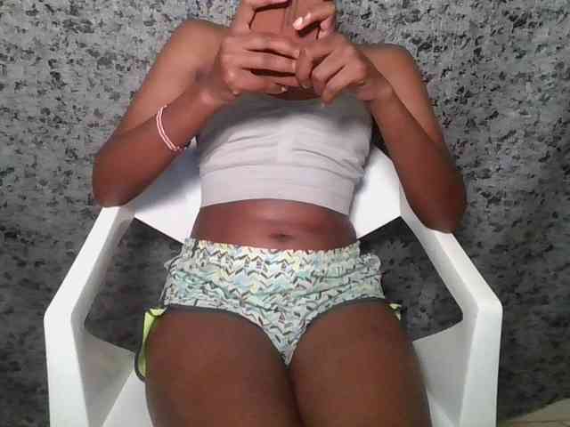 Brunnette-blonde webcam