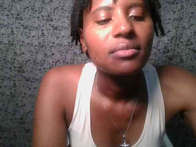 Brunnette-blonde webcam